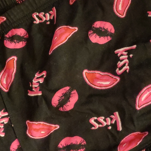 Ruffled Sleeping Boxer Shorts. - Picture 2 of 4